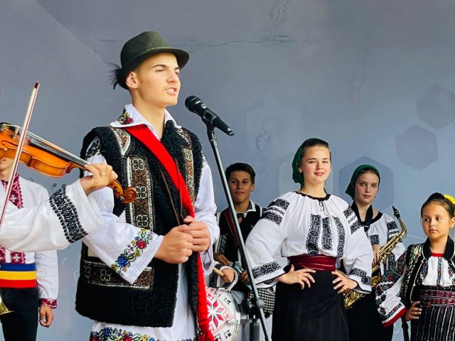 [FOTO] Zespół Ciobanaşul przybliżył mieszkańcom Ziębic kulturę rumuńską