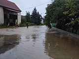 Ponad 20 interwencji strażaków po nocnych ulewach. Zgłoszenia wciąż napływają