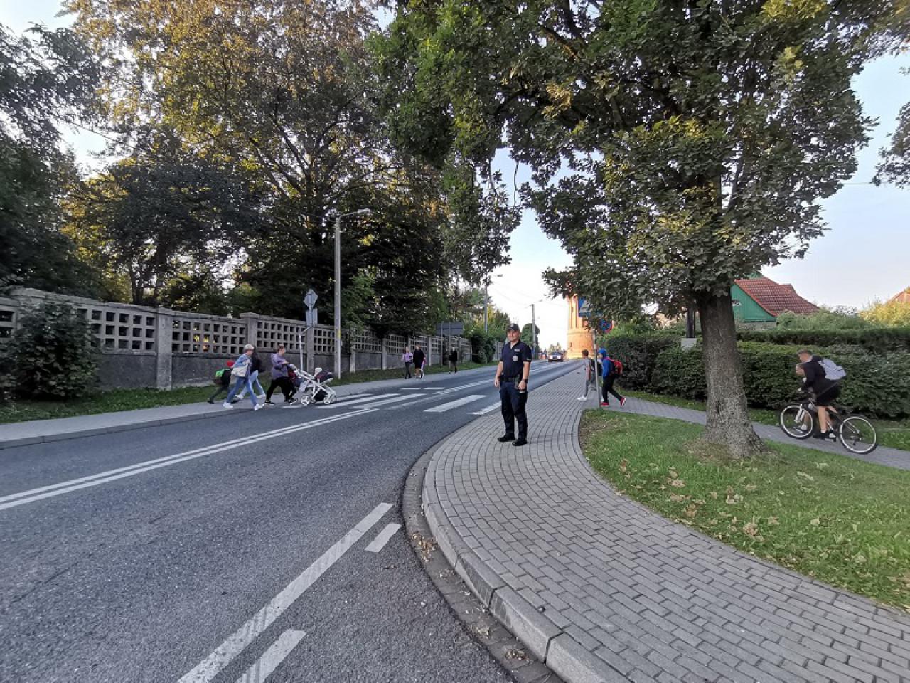 „Bezpieczna droga do szkoły” pod okiem ząbkowickich policjantów