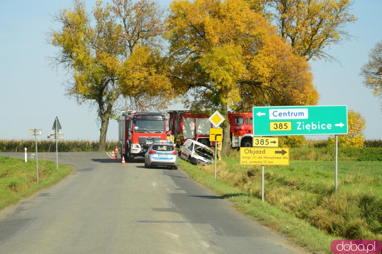 Zderzenie dwóch pojazdów na skrzyżowaniu Ziębickiej i Cukrowniczej