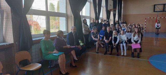 W Bardzie świętowano Dzień Edukacji Narodowej i pasowano pierwszaków [Foto]