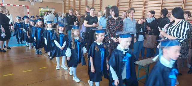 W Bardzie świętowano Dzień Edukacji Narodowej i pasowano pierwszaków [Foto]