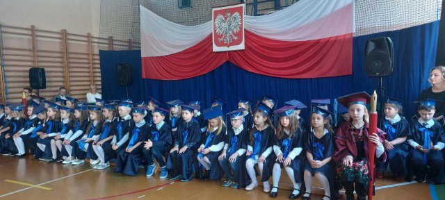 W Bardzie świętowano Dzień Edukacji Narodowej i pasowano pierwszaków [Foto]