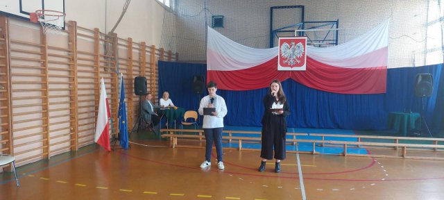 W Bardzie świętowano Dzień Edukacji Narodowej i pasowano pierwszaków [Foto]
