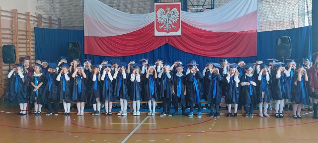 W Bardzie świętowano Dzień Edukacji Narodowej i pasowano pierwszaków [Foto]