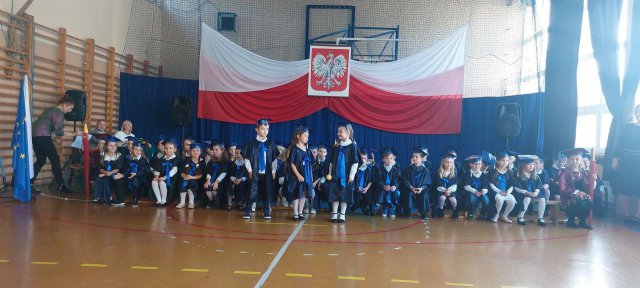 W Bardzie świętowano Dzień Edukacji Narodowej i pasowano pierwszaków [Foto]