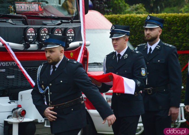 Volvo dla OSP Henryków, mercedes dla OSP Krzelków 