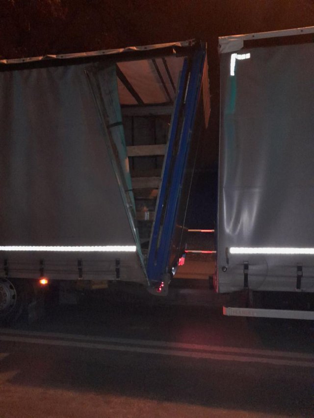 Kolejna ciężarówka nie zmieściła się pod wiaduktem. Utrudnienia na Wrocławskiej