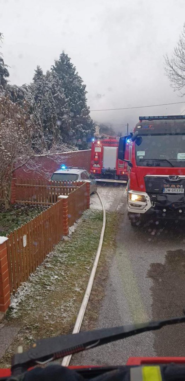 Pożar budynku w Służejowie i szklarni w Braszowicach