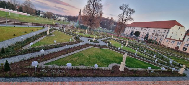 W Kamieńcu Ząbkowickim powstają barokowe Ogrody Opata 