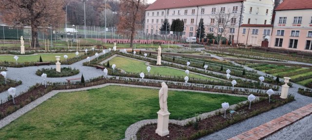 W Kamieńcu Ząbkowickim powstają barokowe Ogrody Opata 