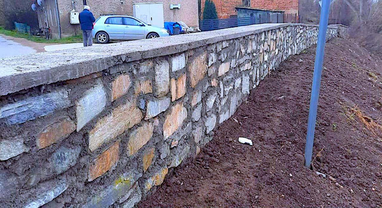 Rekonstrukcja kolejnego odcinka muru oporowego w Doboszowicach zakończona