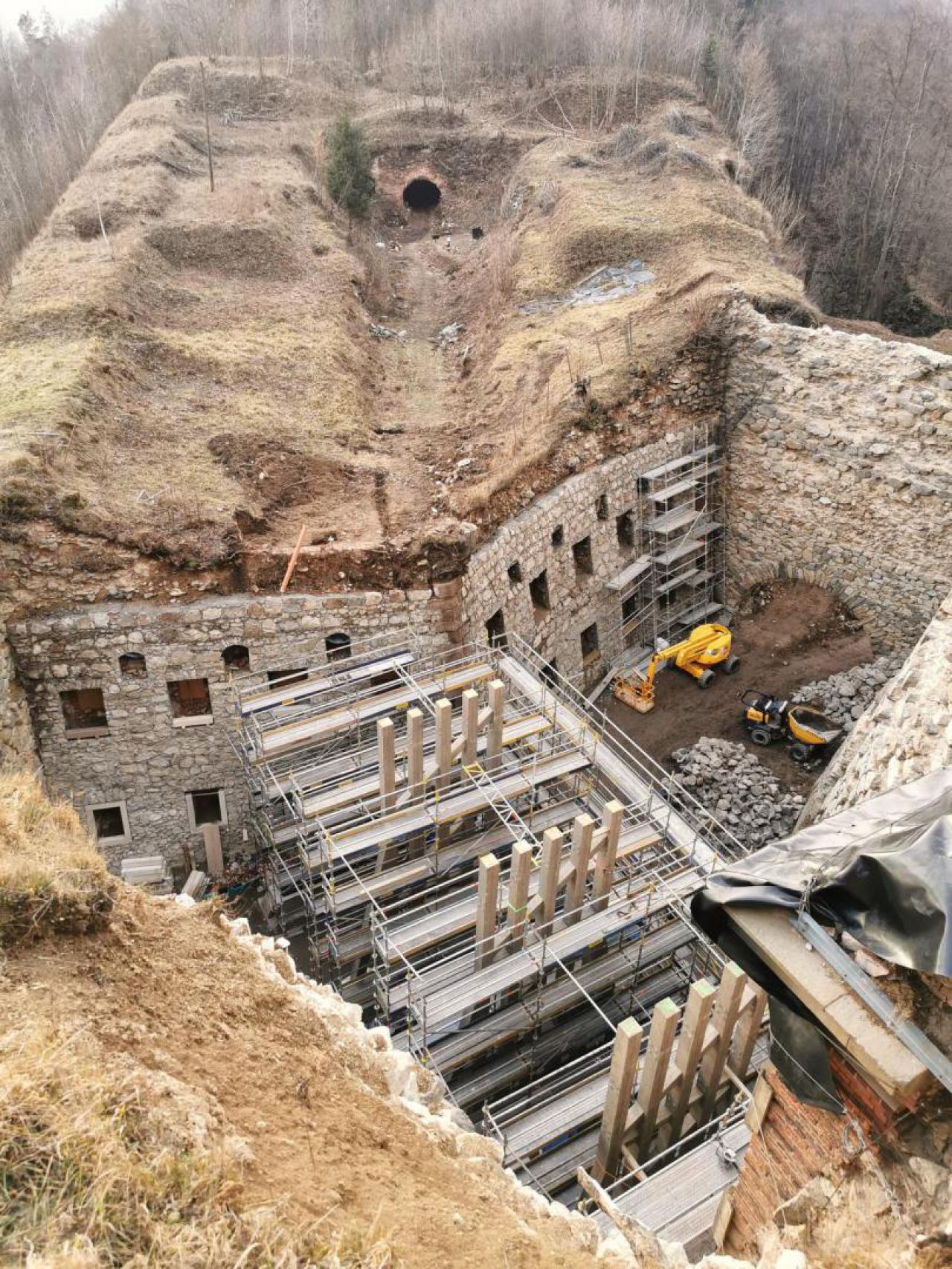 Rekonstrukcja największego mostu z obronną częścią zwodzoną w Twierdzy Srebrna Góra 