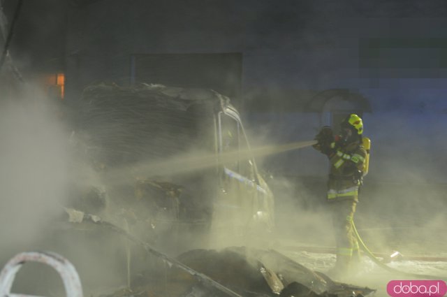 Pożar busa w Kamieńcu Ząbkowickim