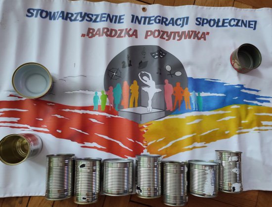 Przekaż puste puszki -zrobią z nich świece okopowe dla Ukrainy