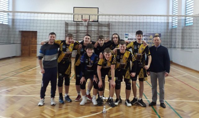Sobota z Amatorską Ligą Siatkówki i piłką nożną w Ziębicach [Foto]