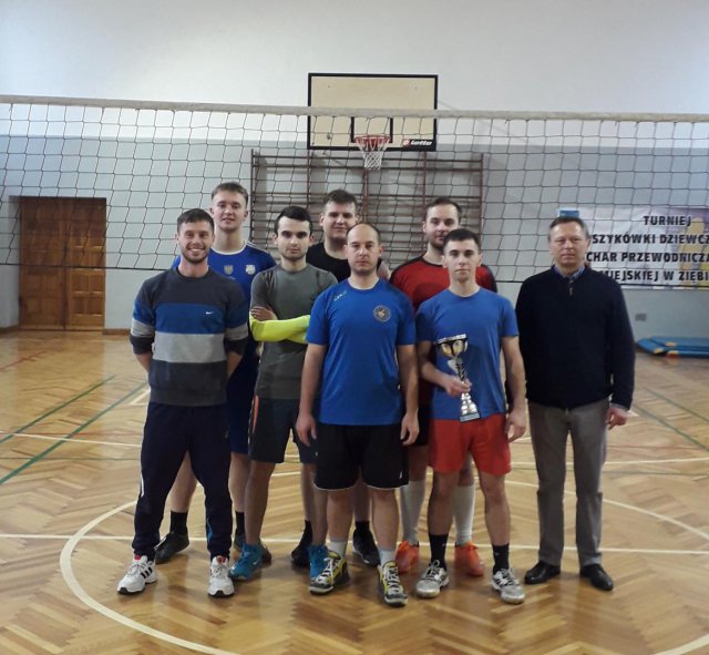 Sobota z Amatorską Ligą Siatkówki i piłką nożną w Ziębicach [Foto]