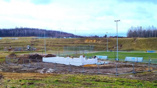 Rozpoczęła się budowa zaplecza szatniowo-sanitarnego kompleksu sportowo-rekreacyjnego w Kamieńcu Ząbkowickim