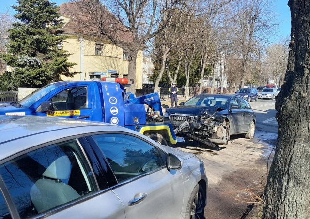 Zderzenie dwóch osobówek na Wrocławskiej