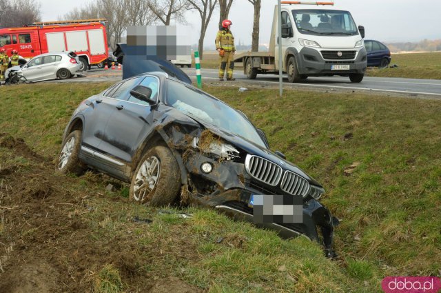 Zderzenie trzech osobówek na skrzyżowaniu dk8 i zjazdu na Tarnów