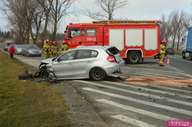 Zderzenie trzech osobówek na skrzyżowaniu dk8 i zjazdu na Tarnów