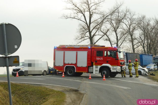Zderzenie trzech osobówek na skrzyżowaniu dk8 i zjazdu na Tarnów