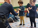 Spotkanie ziębickim policjantów z przedszkolakami 