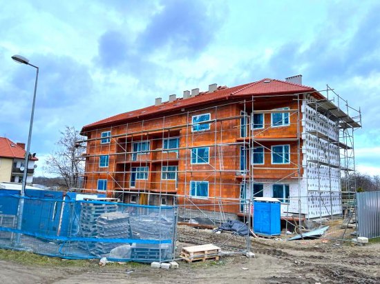Postępują prace przy budowie budynku komunalnego w Kamieńcu Ząbkowickim 