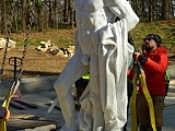 W Grocie Perseusza przy Pałacu Marianny Orańskiej zainstalowano marmurową rzeźbę herosa