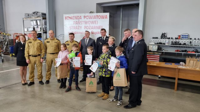 Młodzież zapobiega pożarom - etap powiatowy konkursu wiedzy pożarniczej