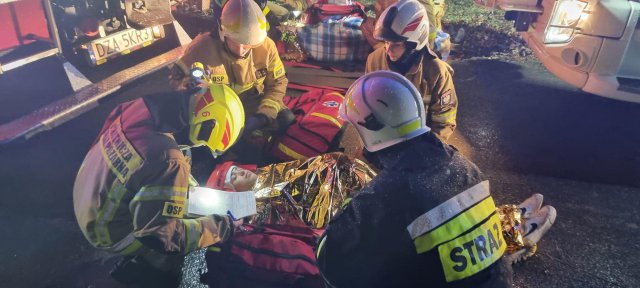 Zderzenie trzech pojazdów, pożar i ranni - strażacy szkolili się w Krzelkowie