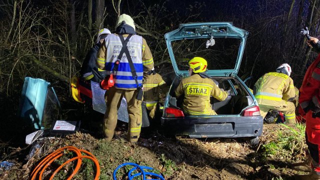 Zderzenie trzech pojazdów, pożar i ranni - strażacy szkolili się w Krzelkowie