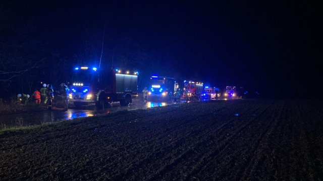 Zderzenie trzech pojazdów, pożar i ranni - strażacy szkolili się w Krzelkowie