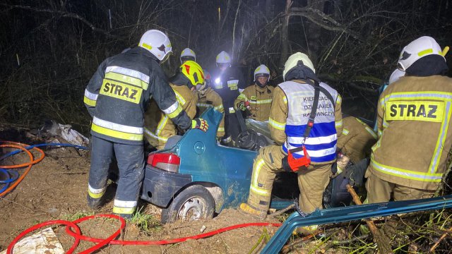 Zderzenie trzech pojazdów, pożar i ranni - strażacy szkolili się w Krzelkowie