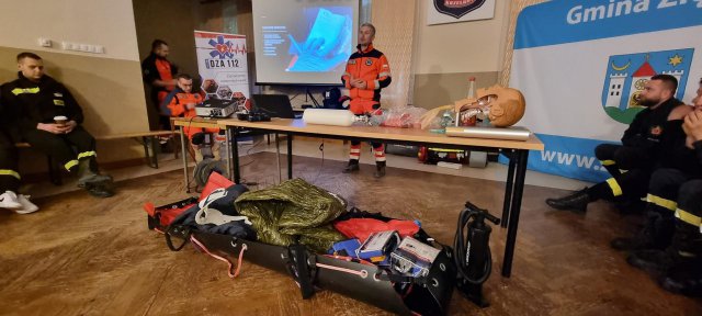 Zderzenie trzech pojazdów, pożar i ranni - strażacy szkolili się w Krzelkowie