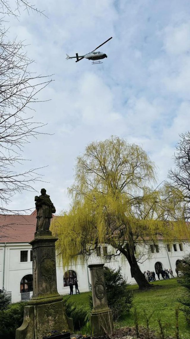 Terroryści na terenie szkoły przetrzymują zakładników - ćwiczenia policji i służb w Henrykowie