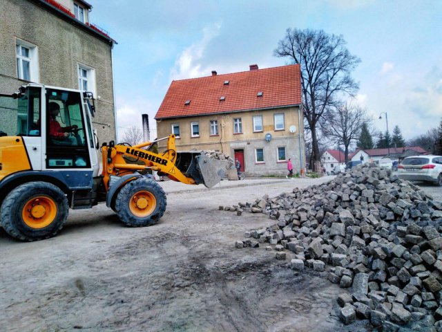 Coraz bliżej końca prac przy drodze wojewódzkiej w Henrykowie