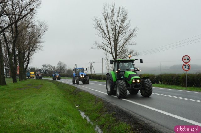 Protest rolników na ósemce - traktorami przejechali z Boguszyna do Ząbkowic Śląskich