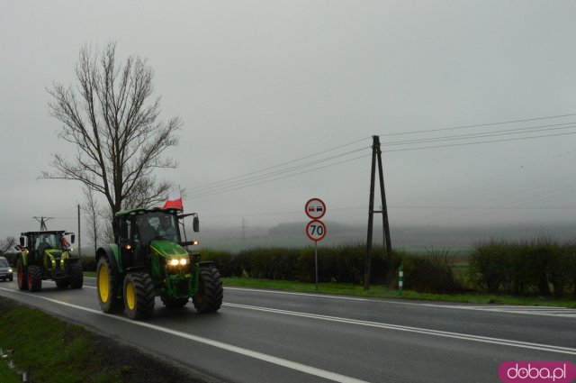 Protest rolników na ósemce - traktorami przejechali z Boguszyna do Ząbkowic Śląskich