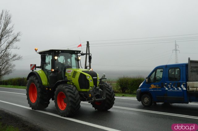 Protest rolników na ósemce - traktorami przejechali z Boguszyna do Ząbkowic Śląskich