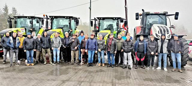 Protest rolników na ósemce - traktorami przejechali z Boguszyna do Ząbkowic Śląskich