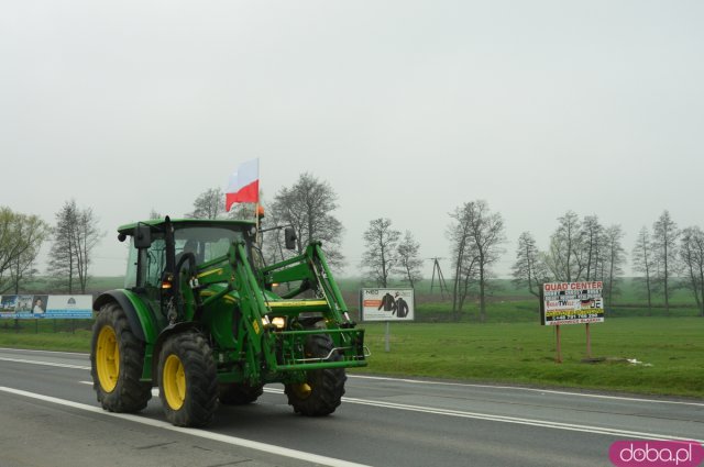 Rolnicy z powiatu ząbkowickiego wyjechali na ósemkę protestować