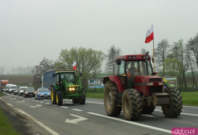 Rolnicy z powiatu ząbkowickiego wyjechali na ósemkę protestować