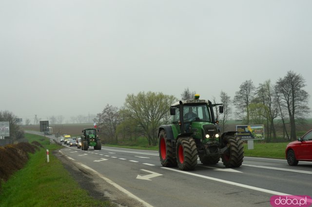 Rolnicy z powiatu ząbkowickiego wyjechali na ósemkę protestować