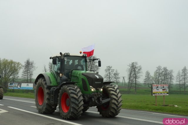 Rolnicy z powiatu ząbkowickiego wyjechali na ósemkę protestować