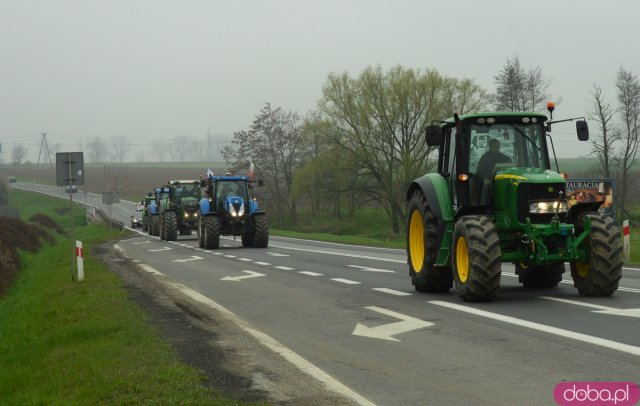 Rolnicy z powiatu ząbkowickiego wyjechali na ósemkę protestować