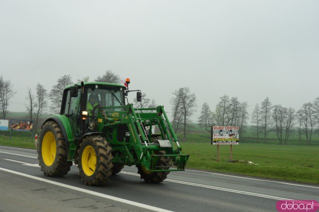 Rolnicy z powiatu ząbkowickiego wyjechali na ósemkę protestować