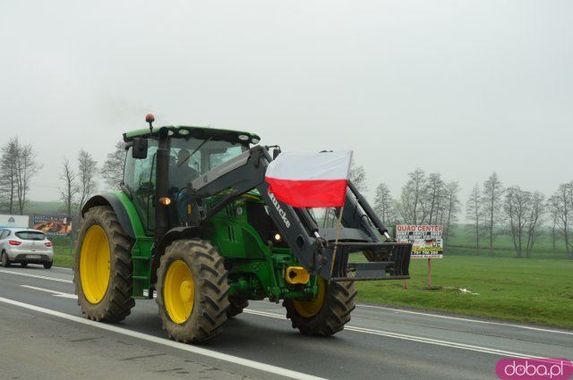 Rolnicy z powiatu ząbkowickiego wyjechali na ósemkę protestować