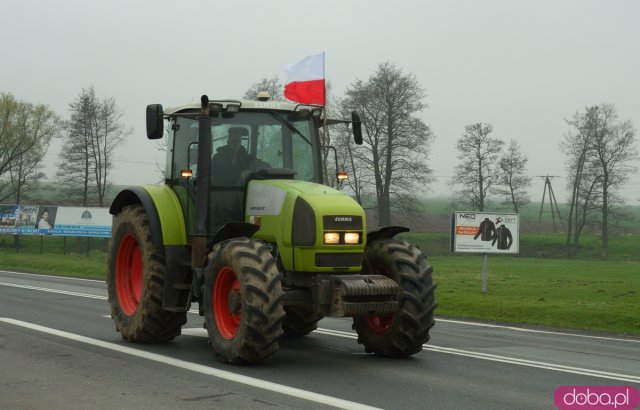 Rolnicy z powiatu ząbkowickiego wyjechali na ósemkę protestować