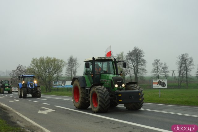 Rolnicy z powiatu ząbkowickiego wyjechali na ósemkę protestować